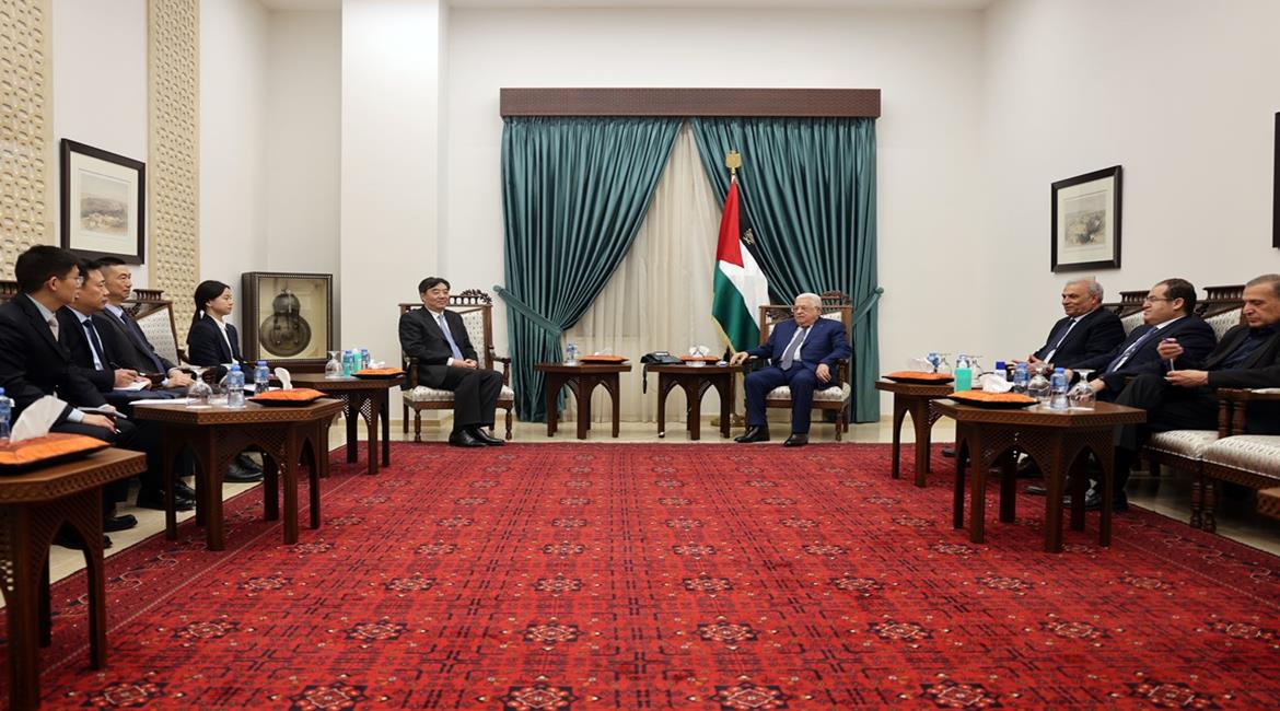 الرئيس لدى استقباله المبعوث الصيني الخاص لعملية السلام في الشرق الأوسط